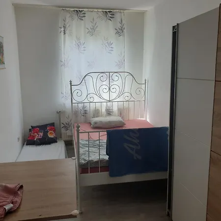 In Gelsenkirche With Free Parking Wifi Amazon Prime Video Apartment *